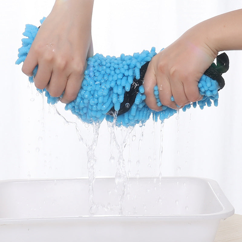 Finiks Gravity | Super Absorbent Chenille Pet Bath Towel with Pockets | Product image 2