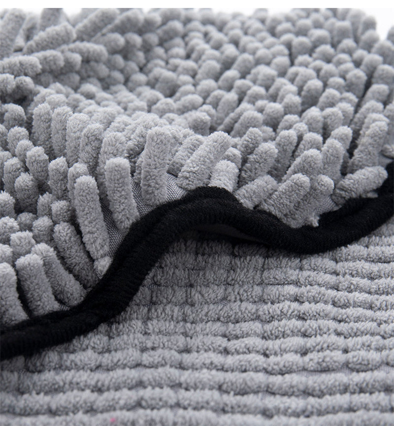 Finiks Gravity | Super Absorbent Chenille Pet Bath Towel with Pockets | Product image 10